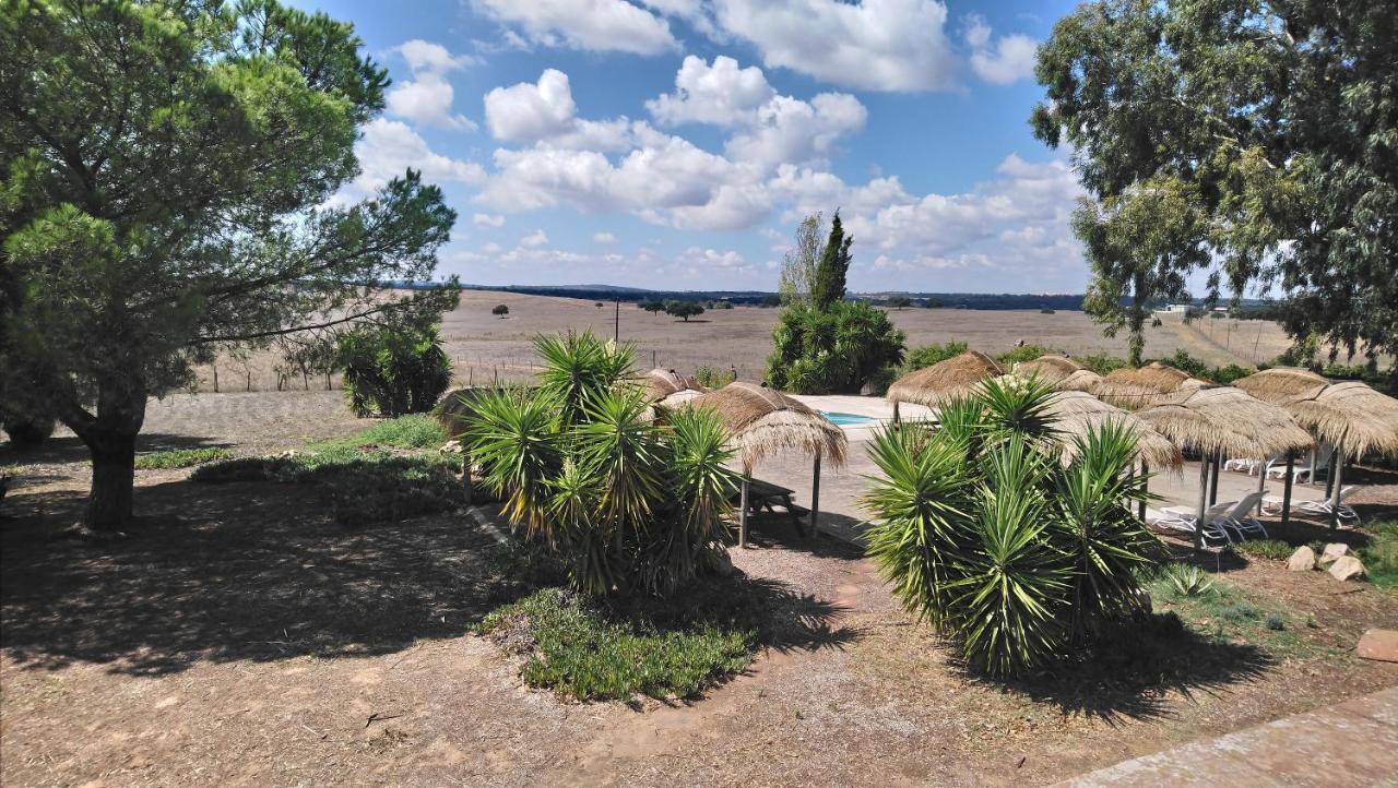 Lodge Monte Do Sobral Alcacovas Exterior foto